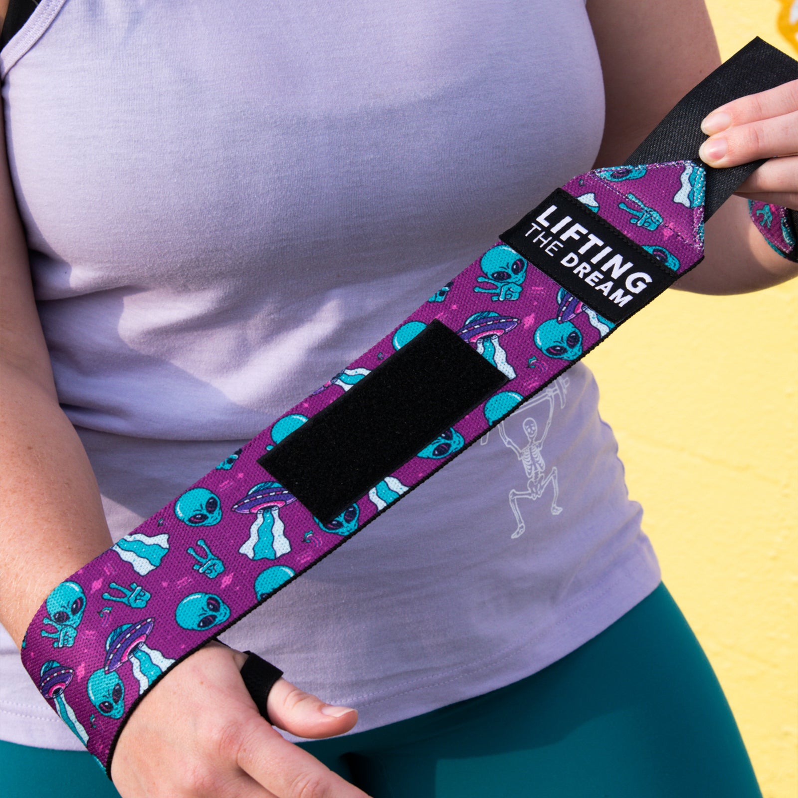 How to Use Wrist Wraps Lifting the Dream